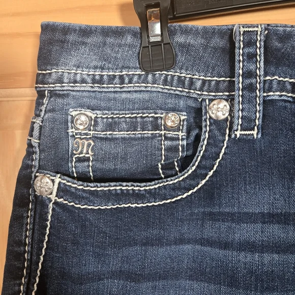 Miss Me Mid-Rise Curvy Crop Bermuda Shorts 32 Dark Wash Embellished Pockets - Picture 2 of 9